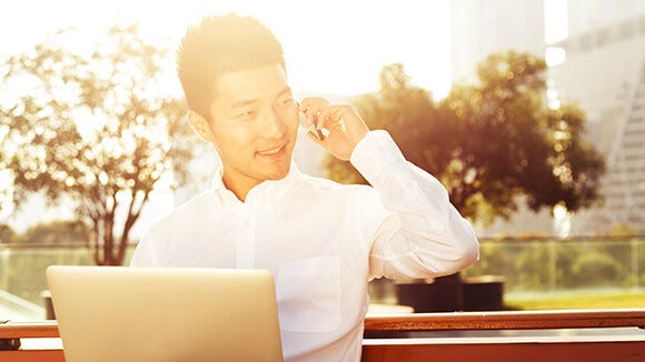 manager doing an employee induction remotely manager doing an employee induction remotely